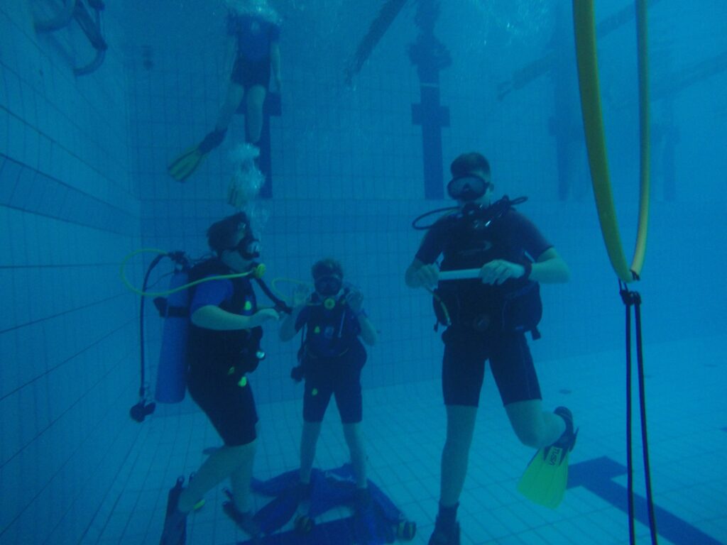 zaawansowane nurkowanie dla dzieci toruń aqua aga KURS NURKOWY SDI JUNIOR ADVANCED ADVENTURE DIVER